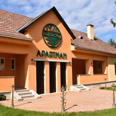 Szazesztendos Reveszhaz Apartman Szigetmonostor Екстериор снимка